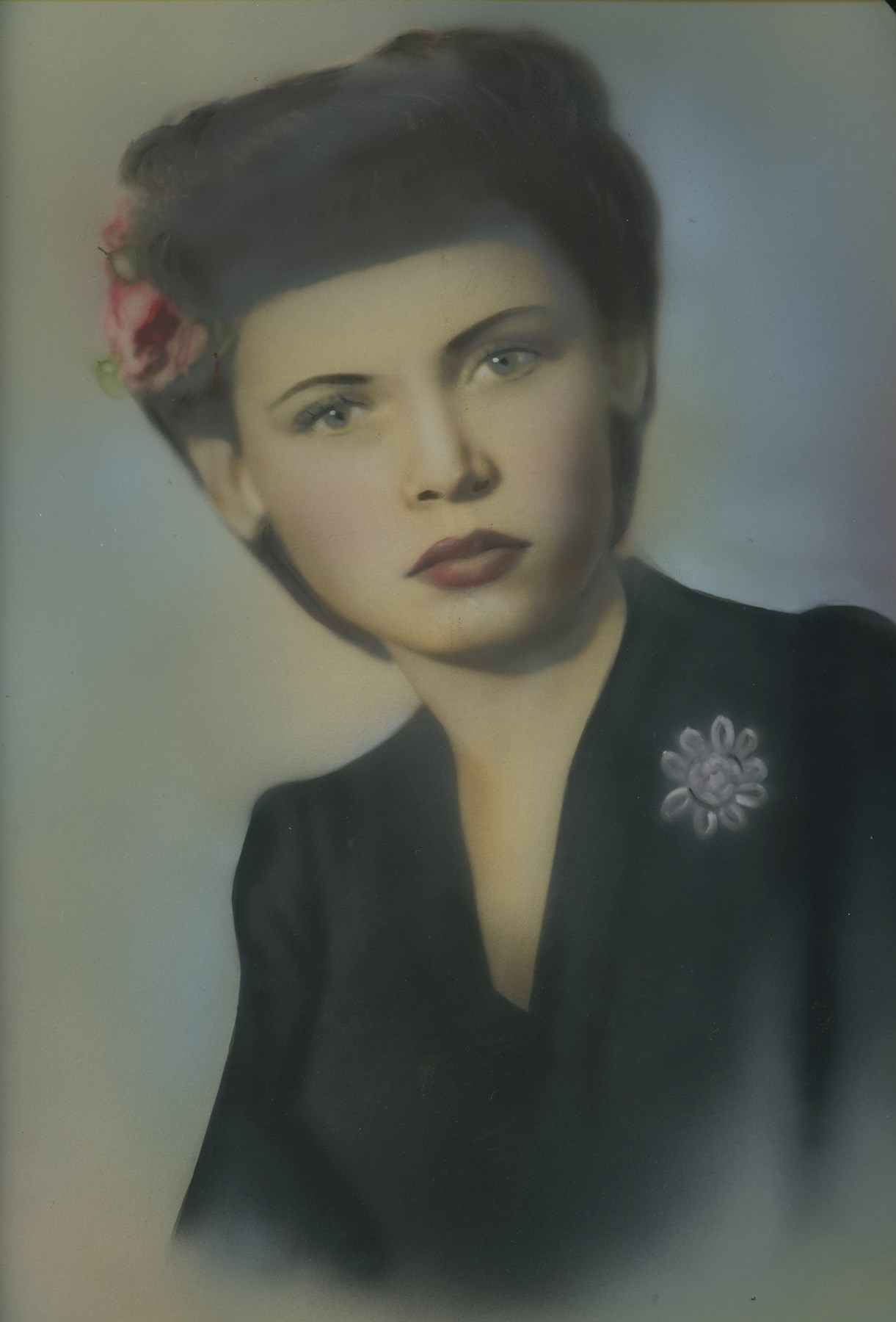 Obituary of Esperanza Almeida