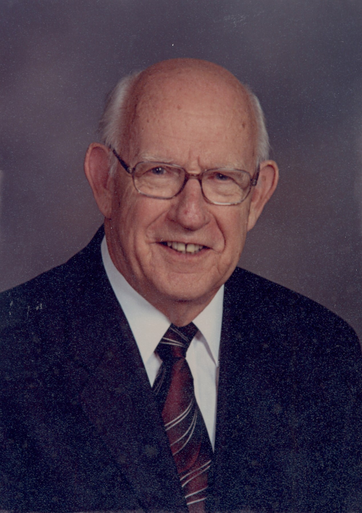 Avis de décès de James H. Brewster