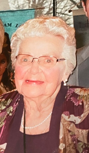 Obituary of Evelyn Hawken