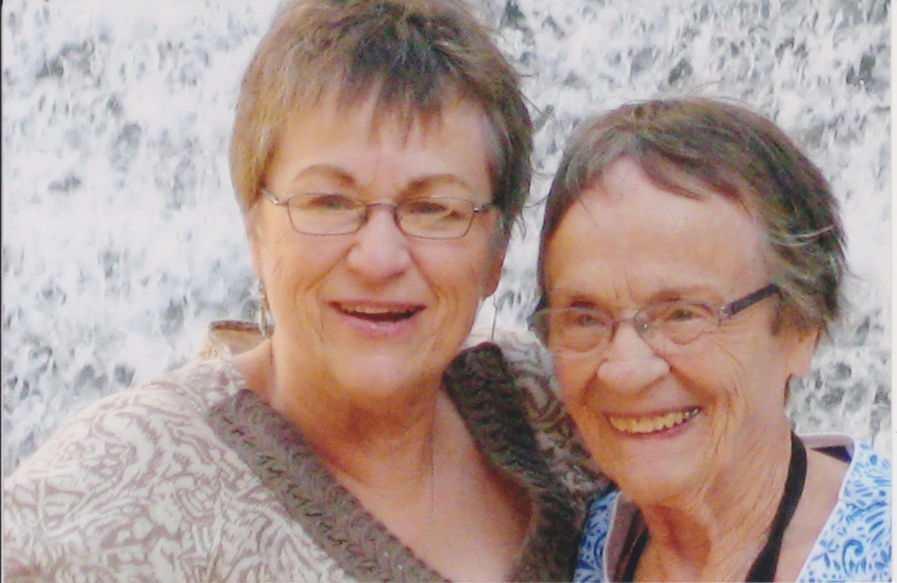 Obituary of Theresa G Salumunek