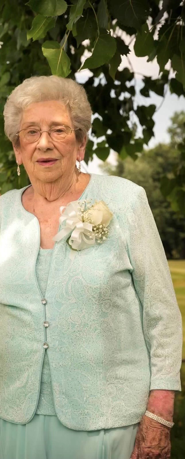 Obituary of Evelyn Hill