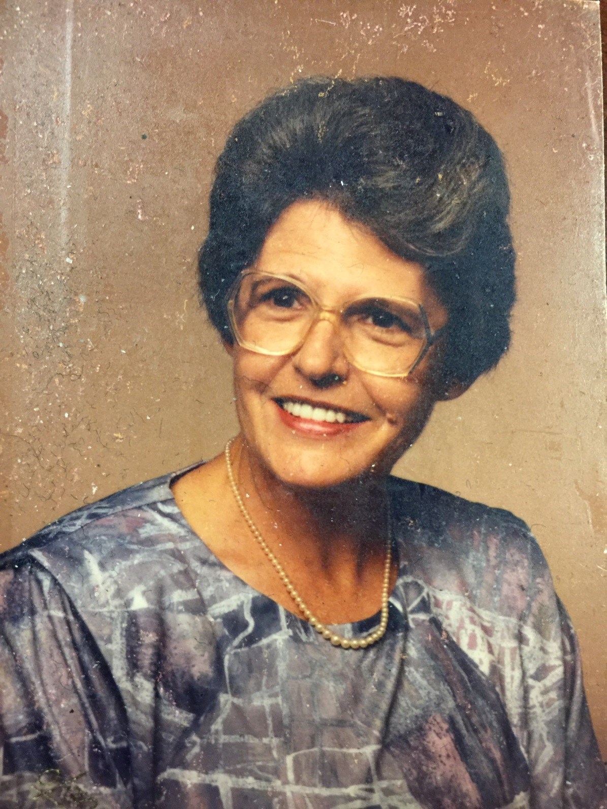 Obituario de Joan R. Howe