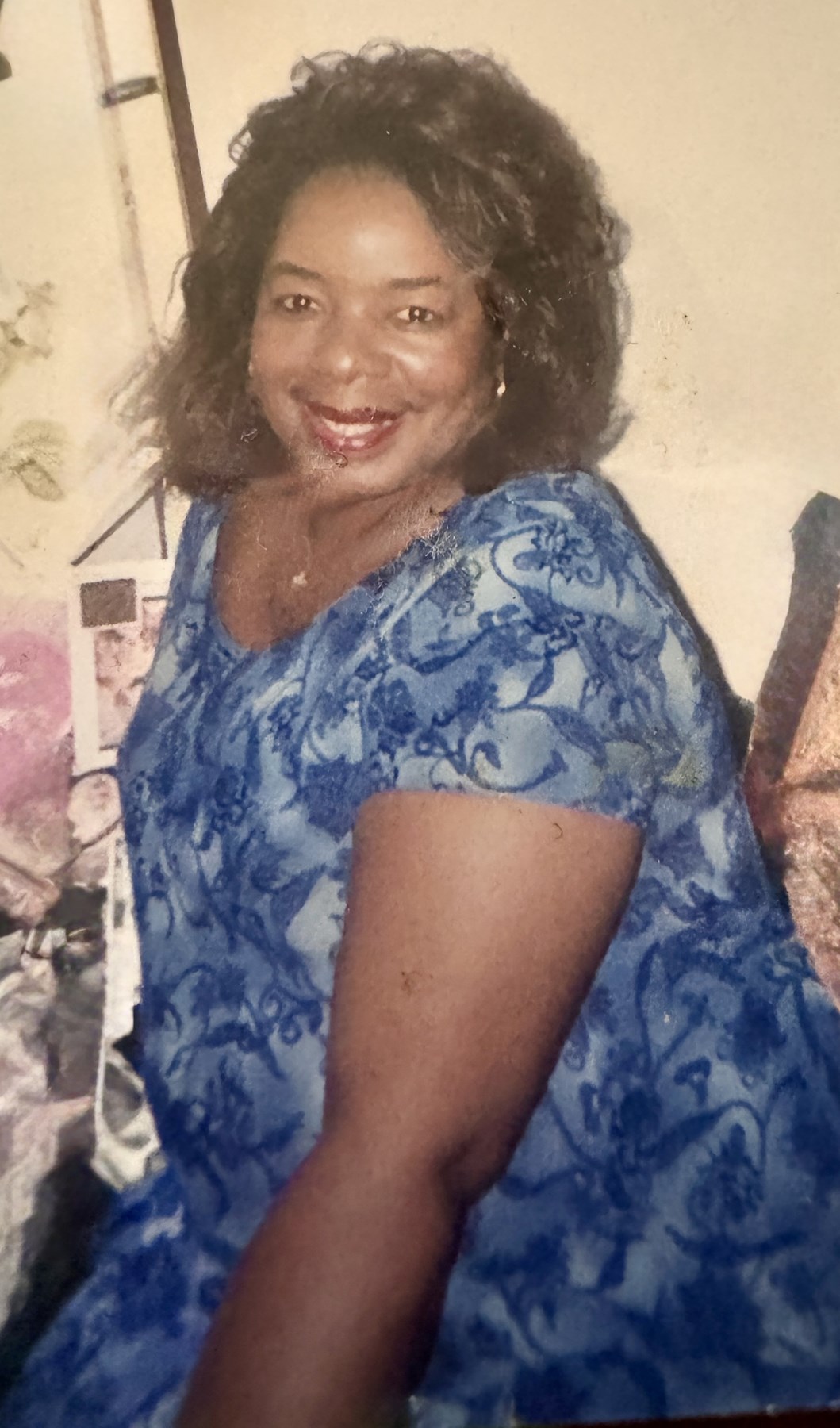 Obituary of Linda Holmes