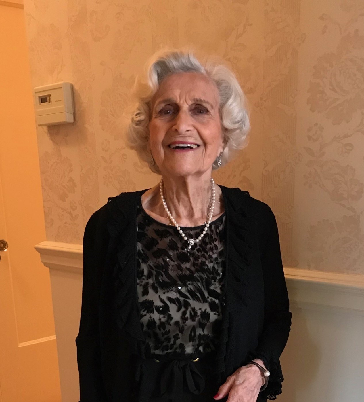 Obituary of Efrosine Amendola