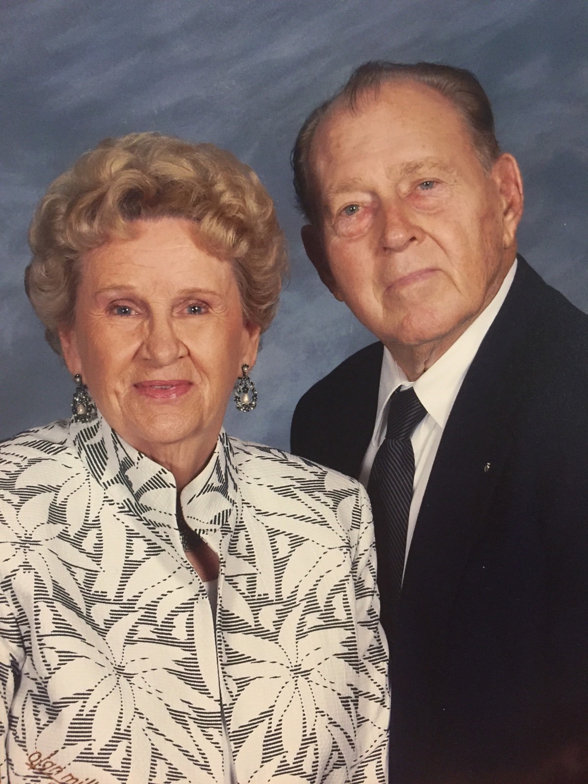 Obituary of Mrs. Mildred M. Lewis