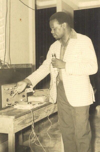 Obituario de Neville Roy Harris