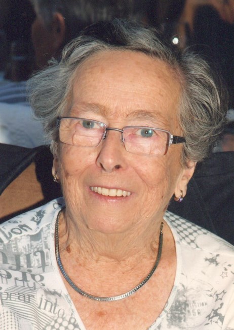 Obituary of Simone Favreau