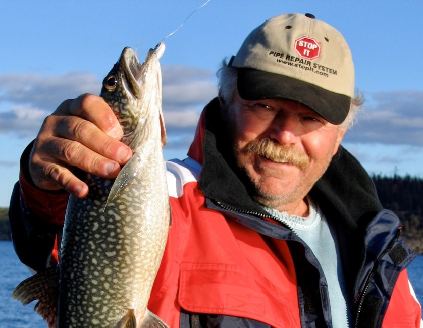 Obituario de James Gordon Lowe