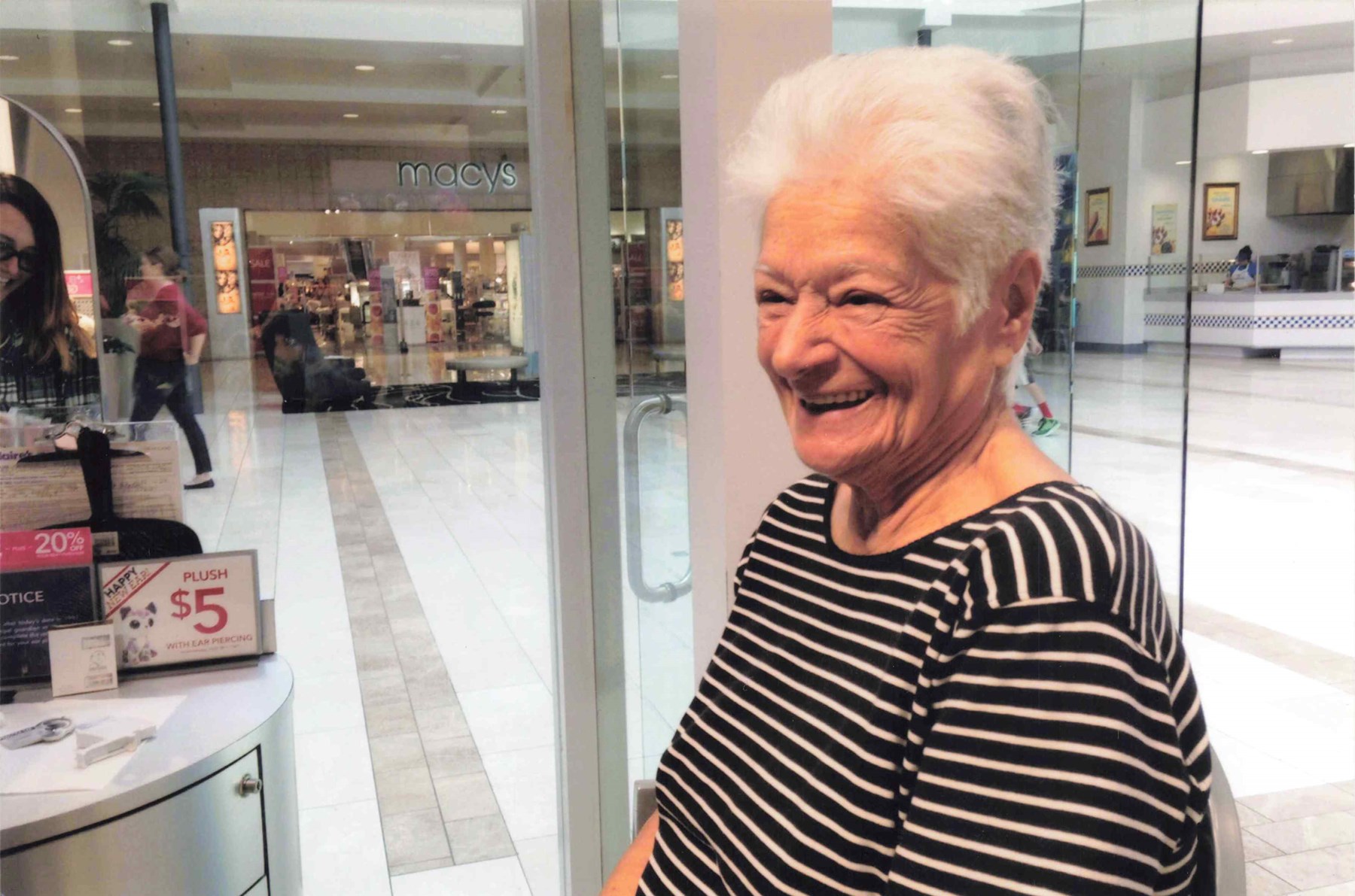 Avis de décès de Consuelo S. Hernandez