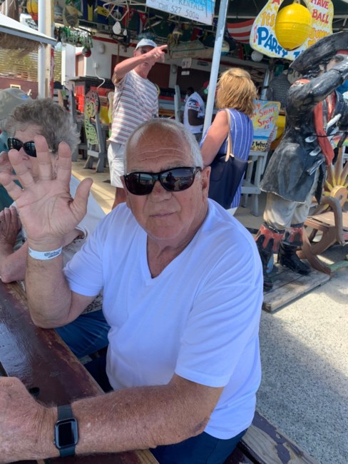 Obituario de Robert James Thompson