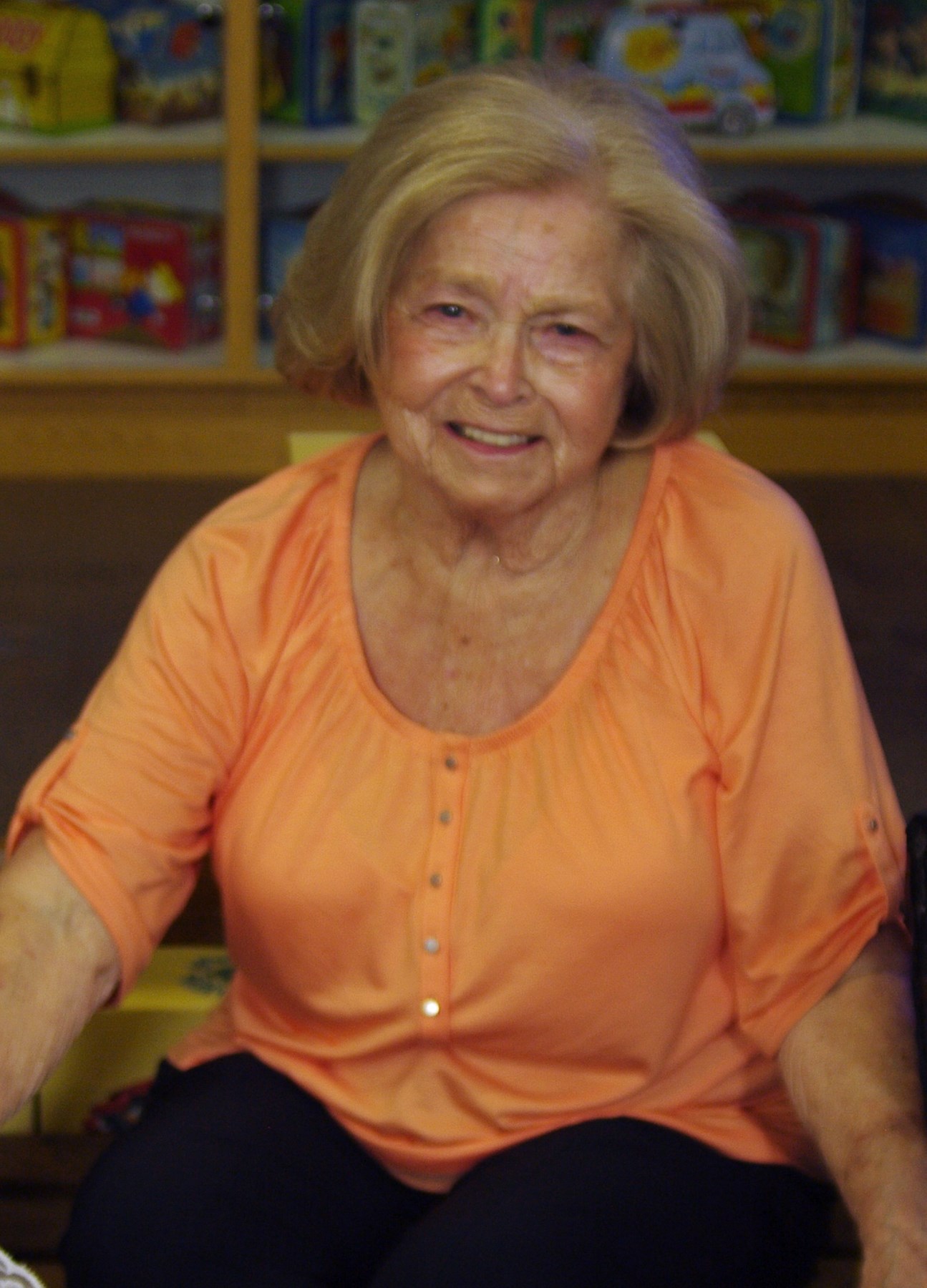 Obituary of Shirley Wray Goldstrom