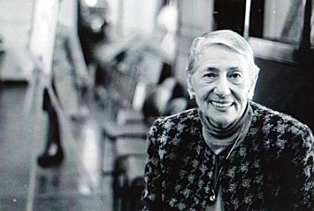 Obituary of Anna Parathyras