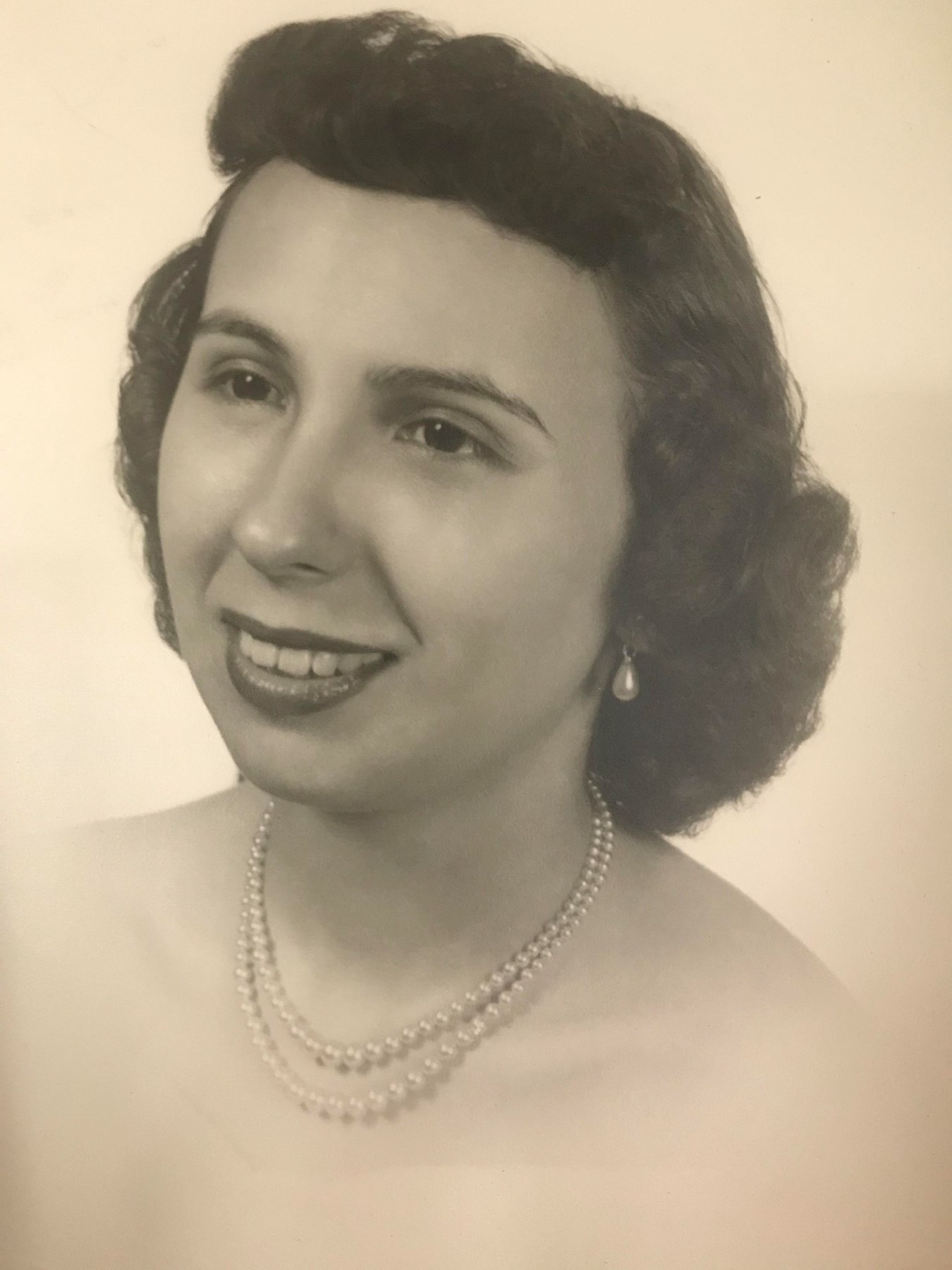 Obituary of Jeanette Bertha Hoch