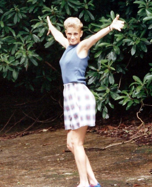 Obituary of Joyce Elizabeth Holton