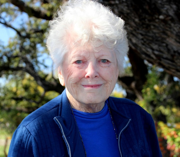 Obituary of Dona Evelyn Webb