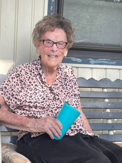 Obituary of Violette Irene Walker Strauss