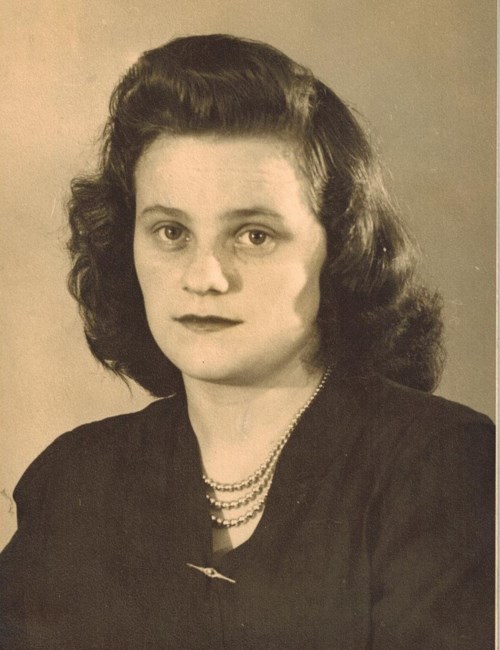 Obituary of Friederike "Fritzi" Maria Simmons