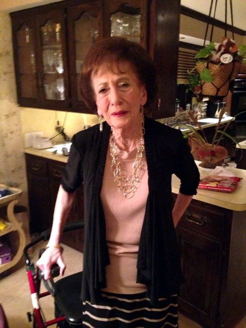 Obituario de Regina Gertrude St. John