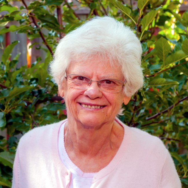 Obituario de Daphne Phyllis Gibson