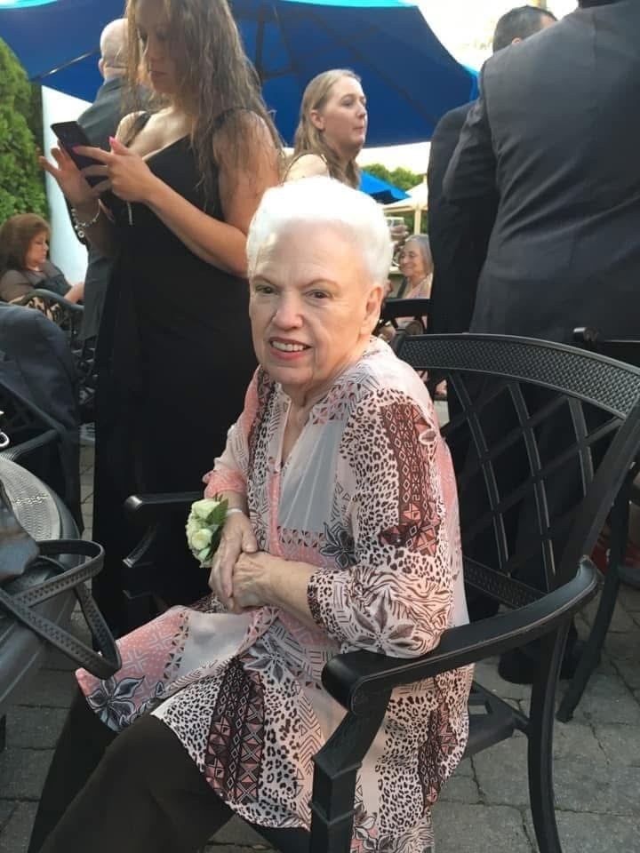 Avis de décès de Lorraine Mary Carr