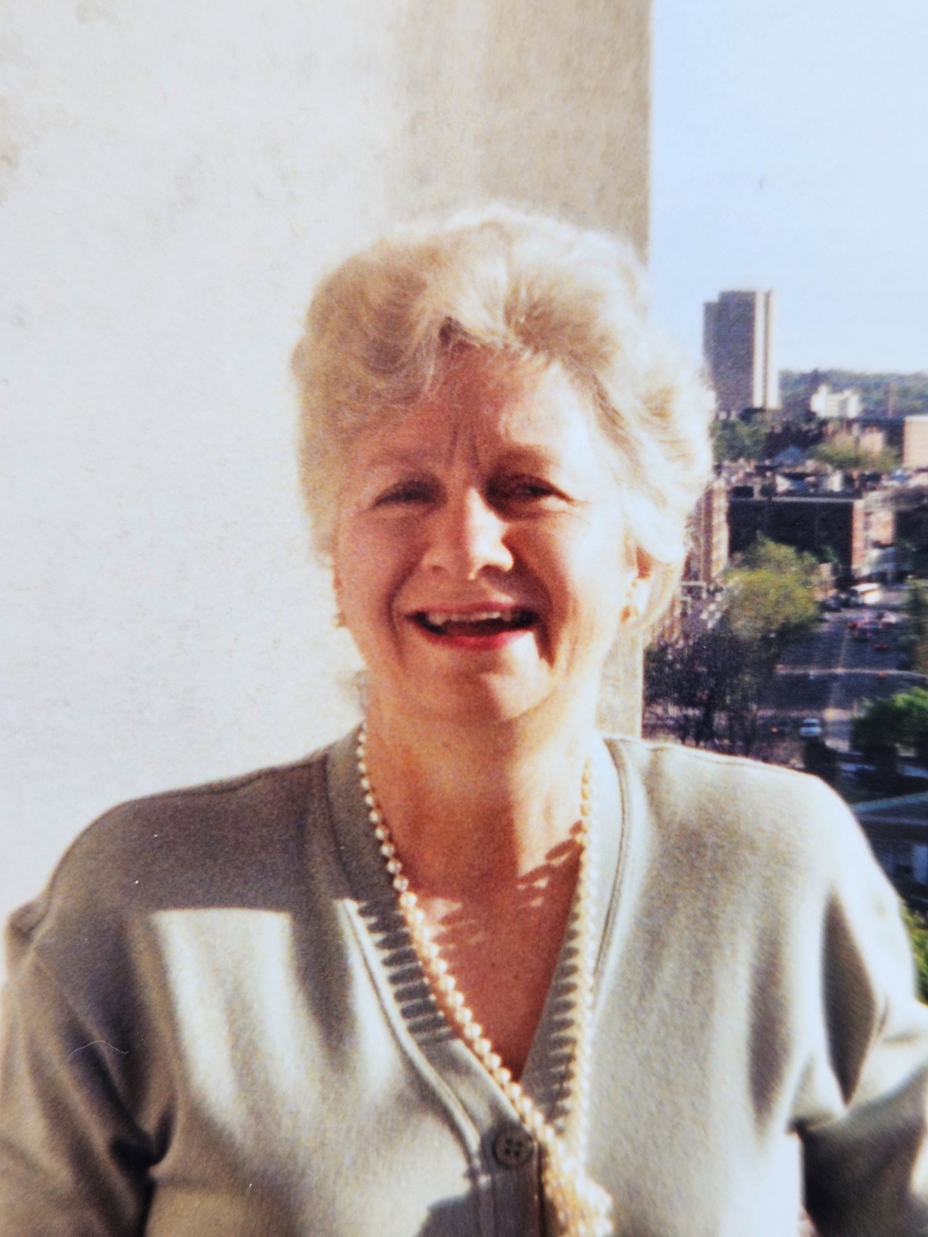 Obituary of Elizabeth Anne Paquette  Aka: de la Vallee