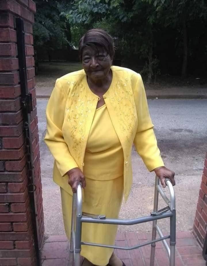 Obituary of Queen Esther Ragland