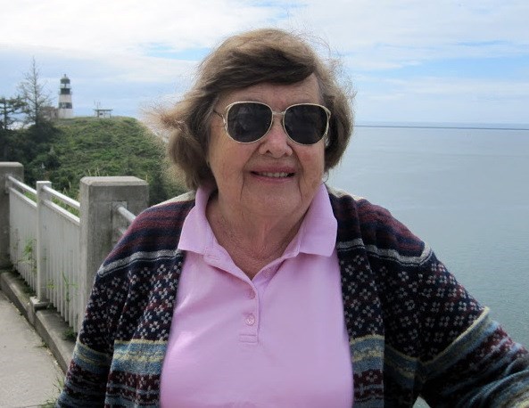 Obituary of Helvie K. Leinenkugel