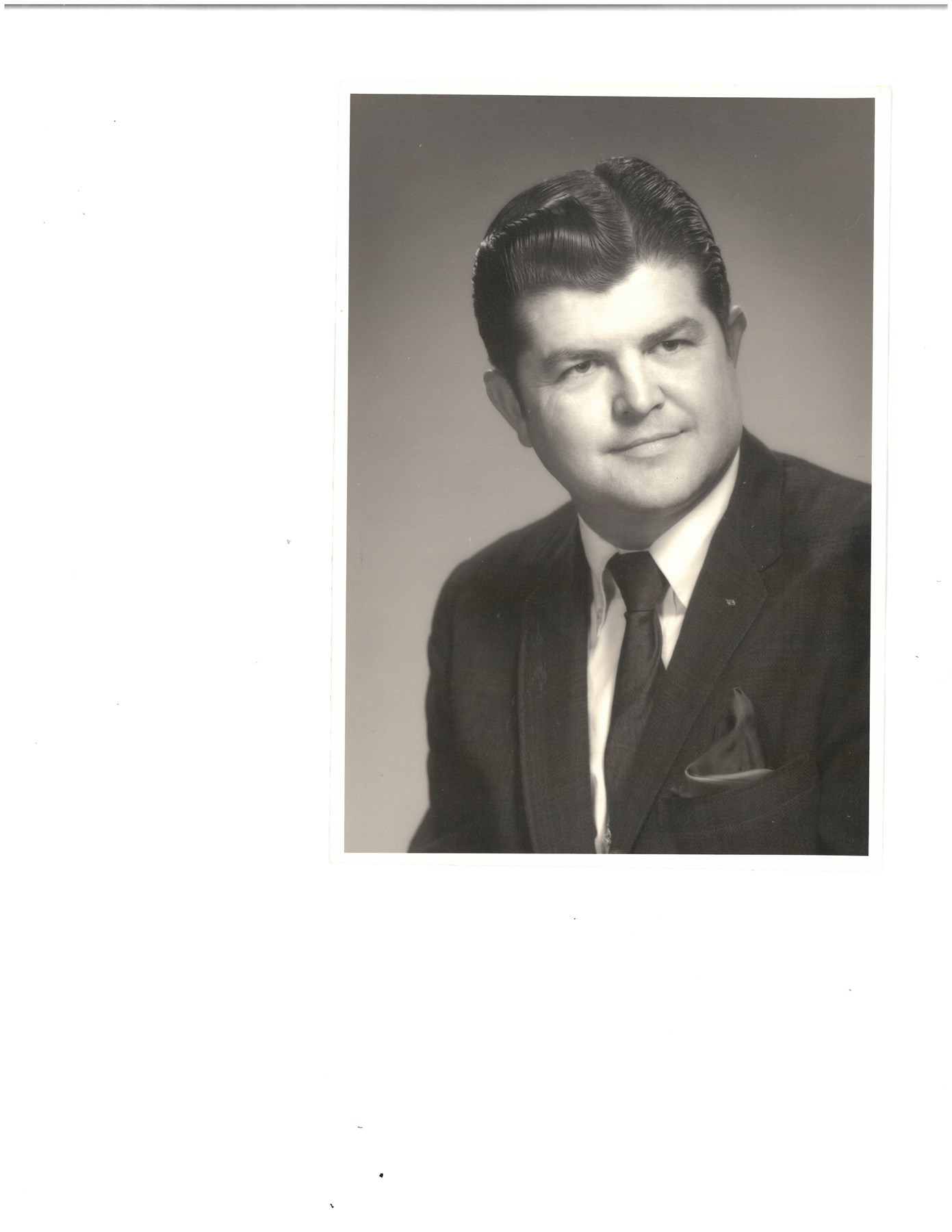 Obituary of Royal A Mackenzie Jr