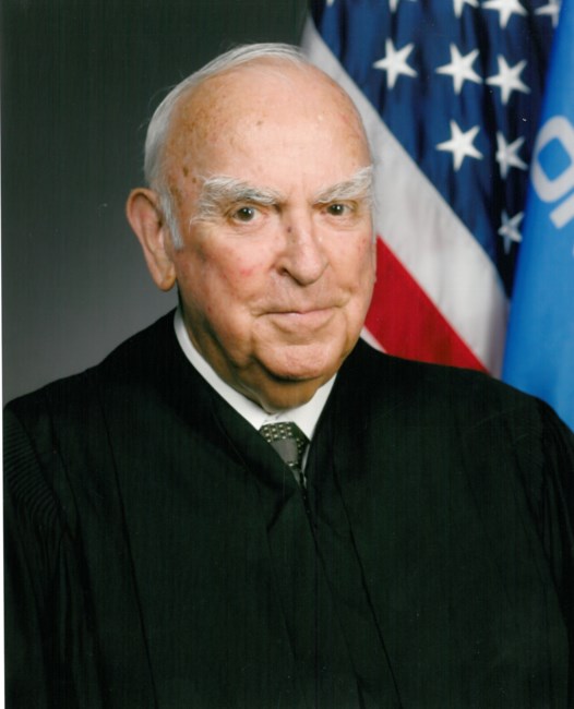 Obituario de Justice Robert Eugene Lavender (ret.)