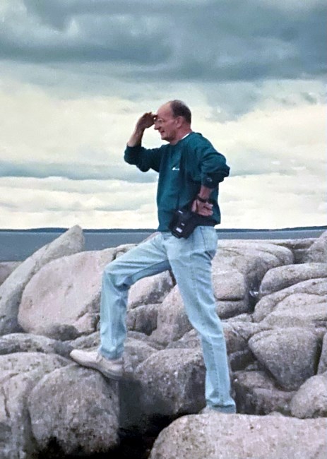 Obituary of Robert E. Hettchen