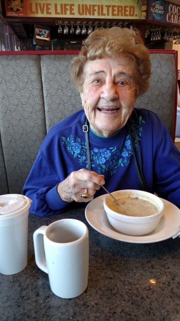 Obituary of Annelore Hanold