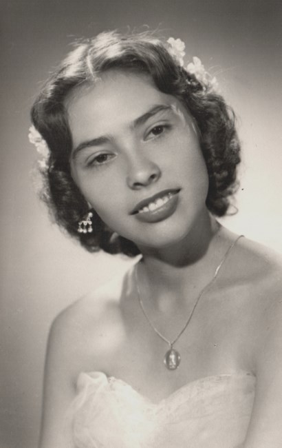 Obituario de Mercedes M Quiroz