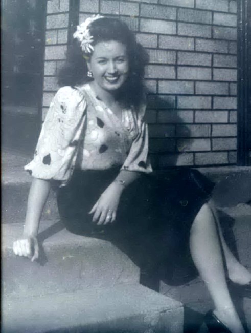 Obituario de Mrs. Mary Ferrara