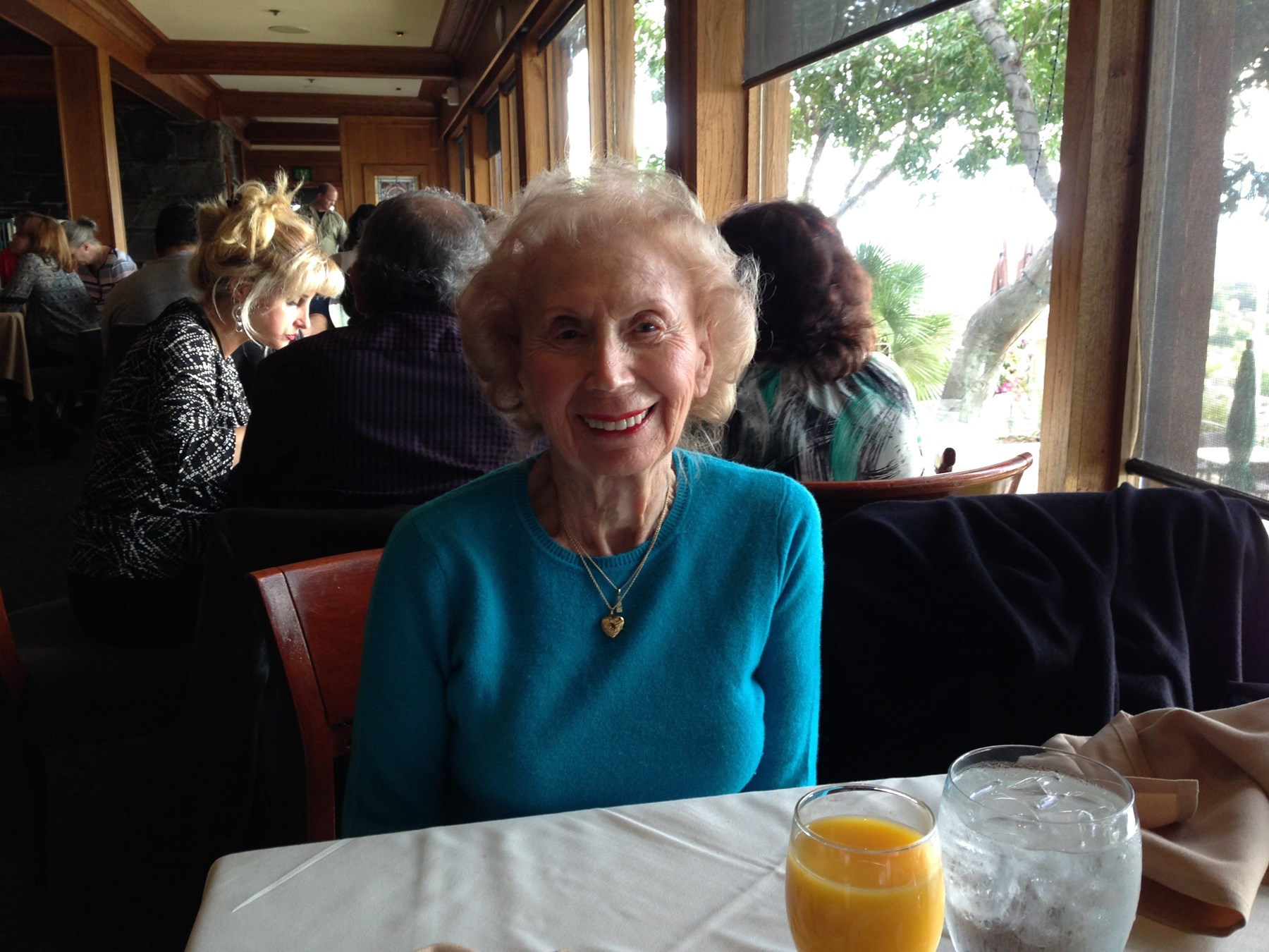 Obituary of Evelyn Krasnoff