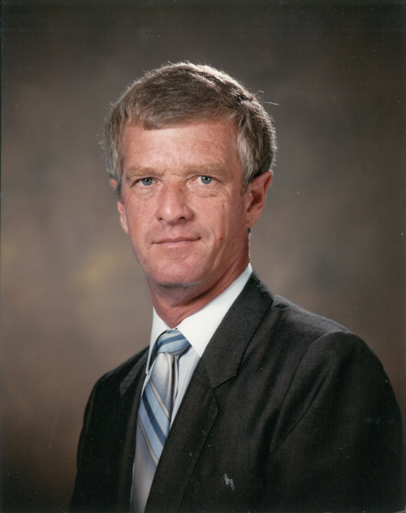 Obituary of Larry M. Hall