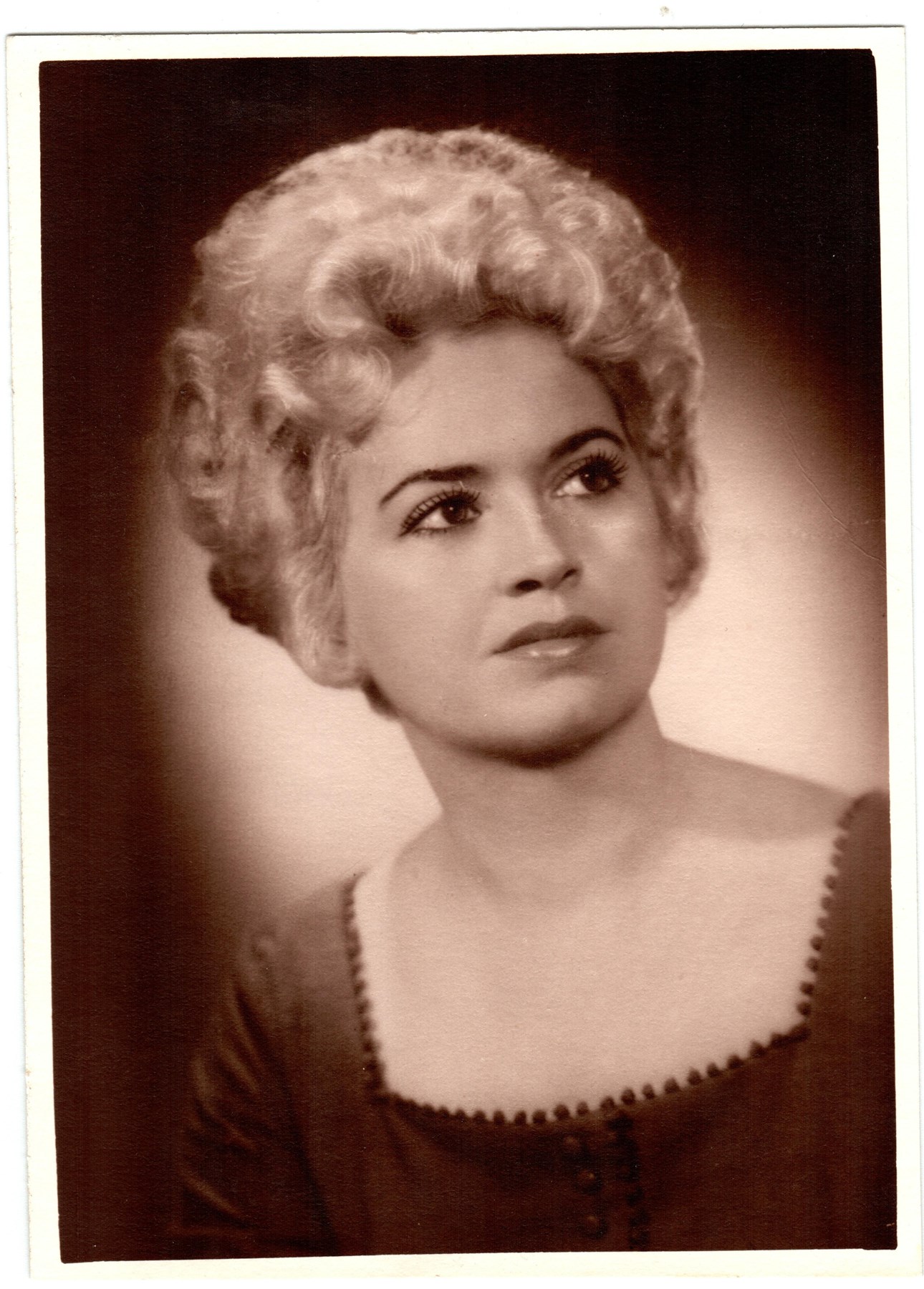 Obituary of Joan Fraser Alvarez