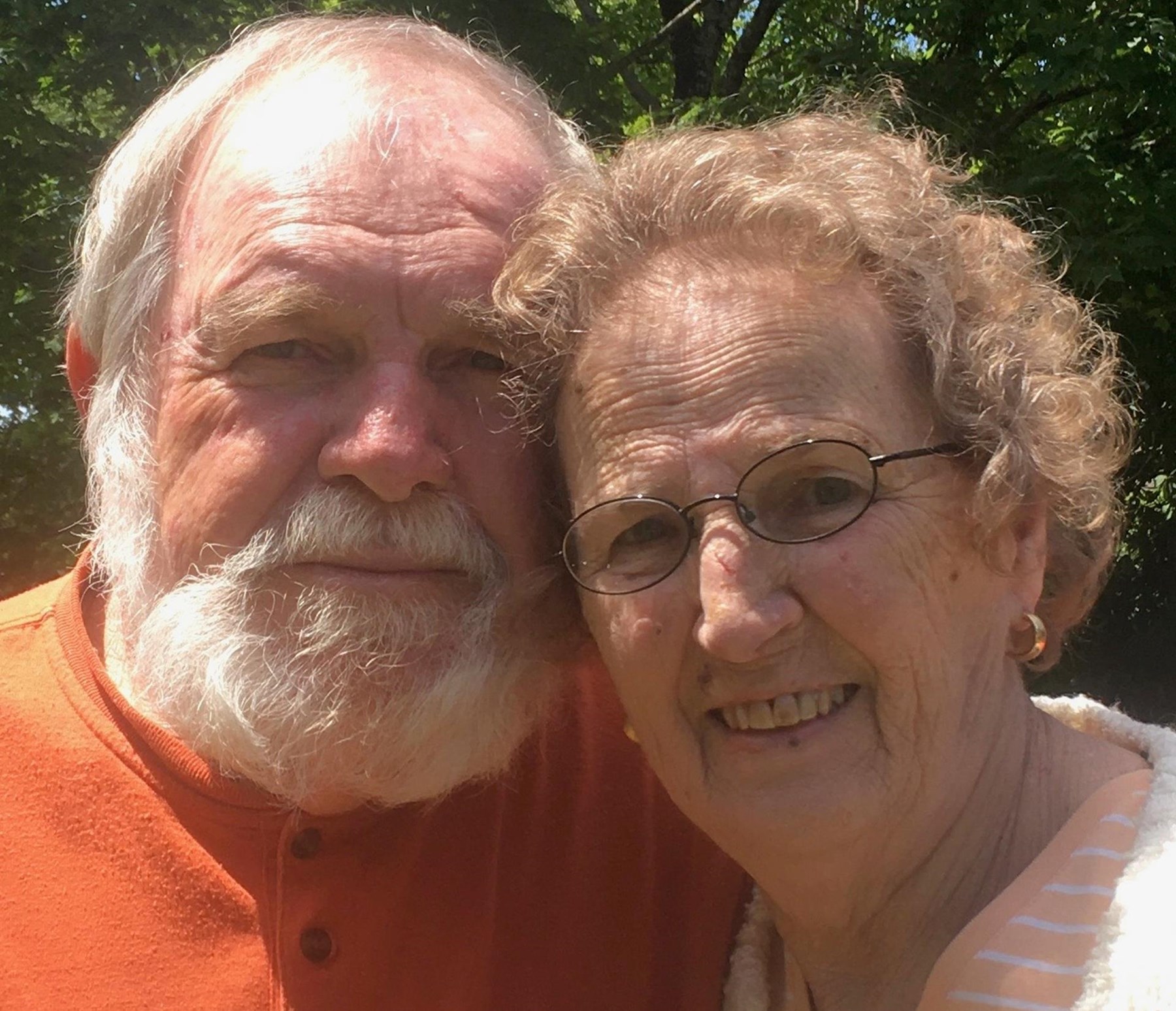 Avis de décès de Carl and Elizabeth  Brown