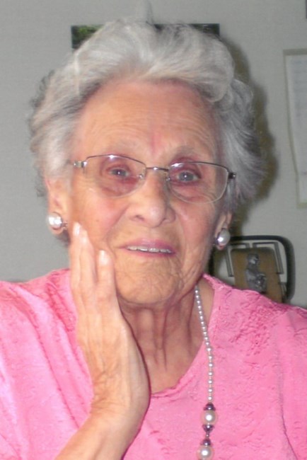 Obituario de Marie (Lavoie) Valotaire