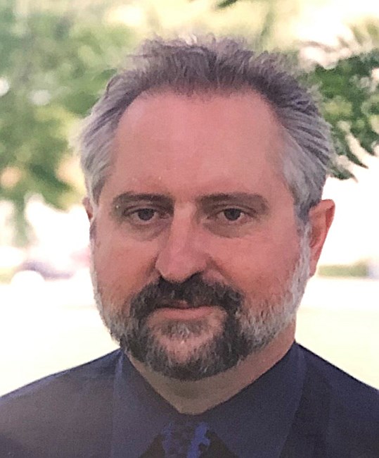 Obituario de Max J. Castro