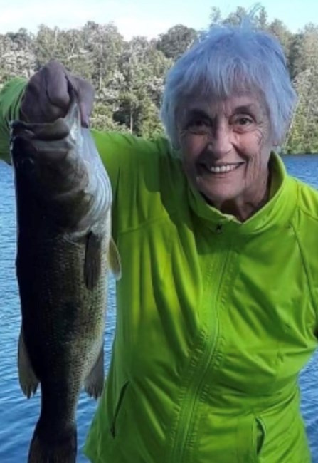 Obituary of Winnifred Elaine Ravnholdt