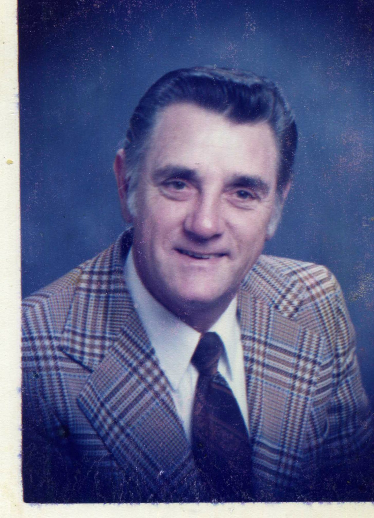 Obituary of H. Walter "Dodgge" Pierce