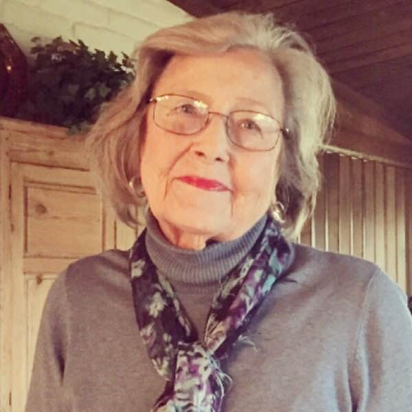 Obituary of Suzanne Redd Hinrichs