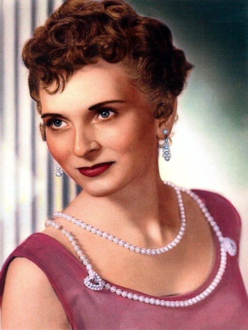Obituary of Claudette Kathryn "Kay" Chamberlin