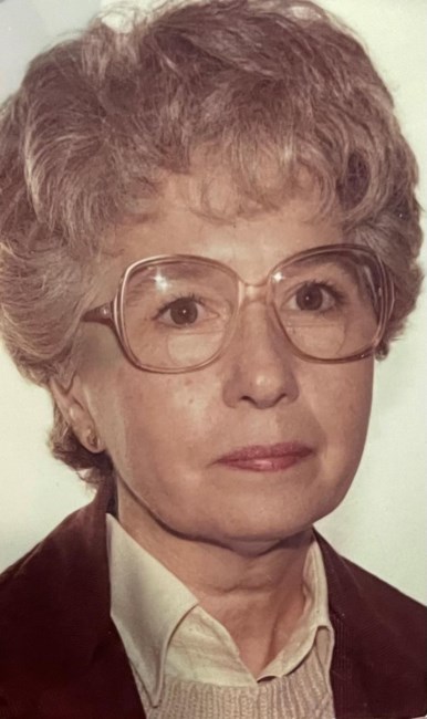Obituary of Agnes "Nikki" Devine