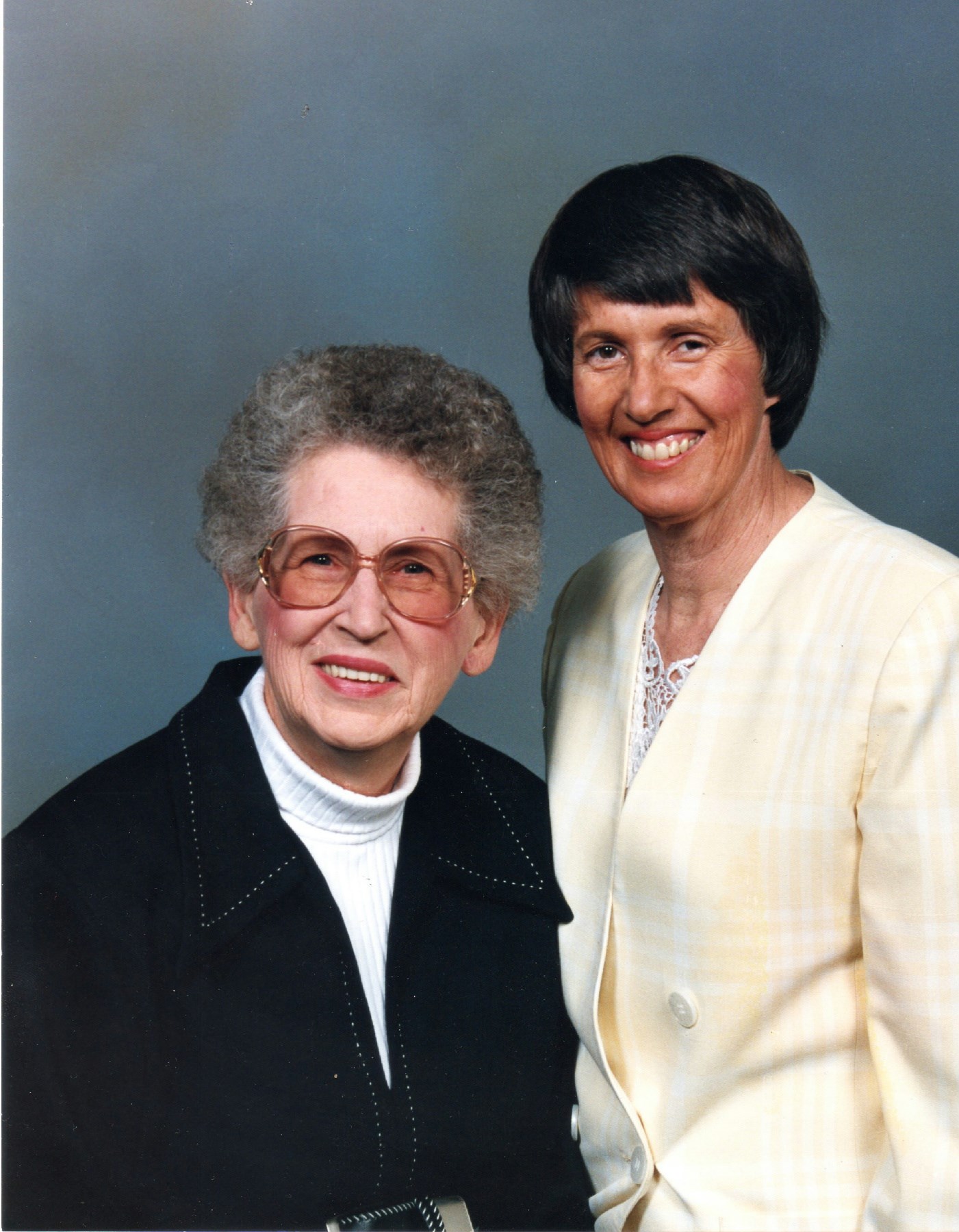 Obituary of Evelyn Gray