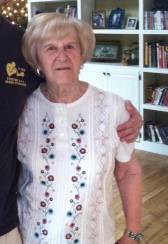 Obituary of Ursula Claire Mueller