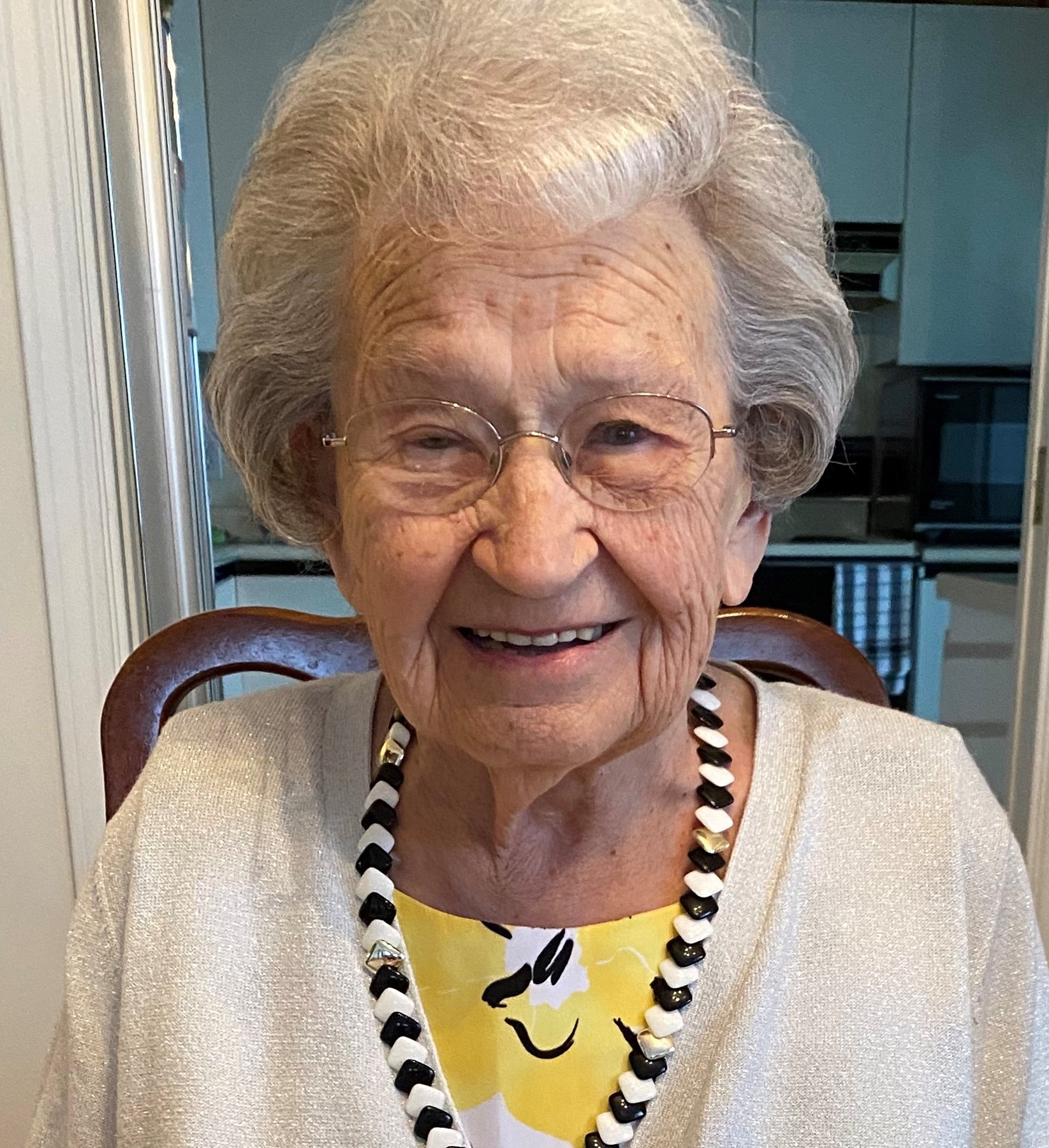 Avis de décès de Mrs. Nellie Seniowski