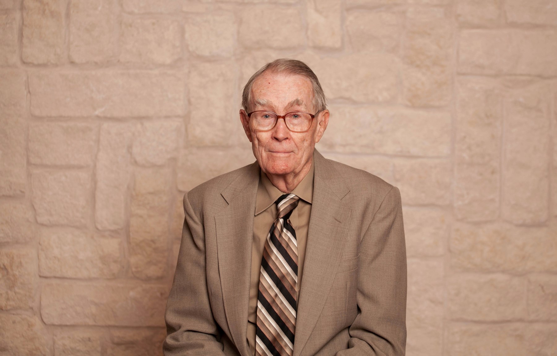 Obituary of Roger L. Gray