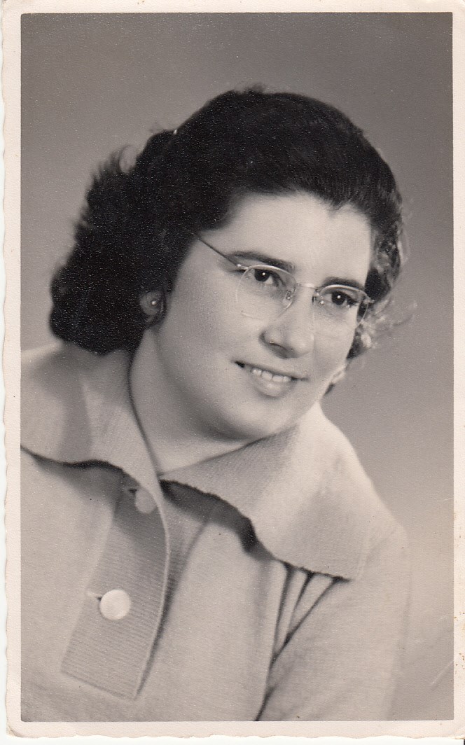 Obituary of Gertrudes Candida Bettencourt