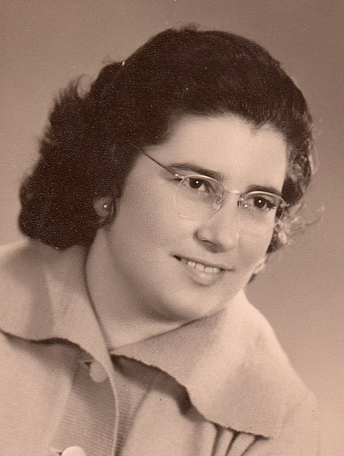 Obituary of Gertrudes Candida Bettencourt